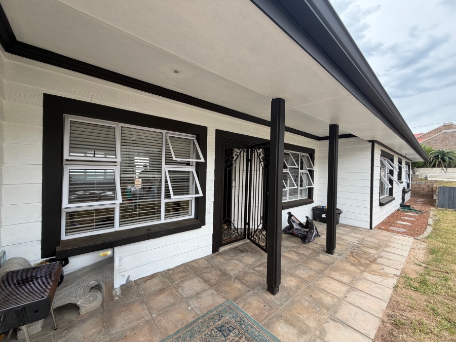 5 Bedroom Property for Sale in Dana Bay Western Cape